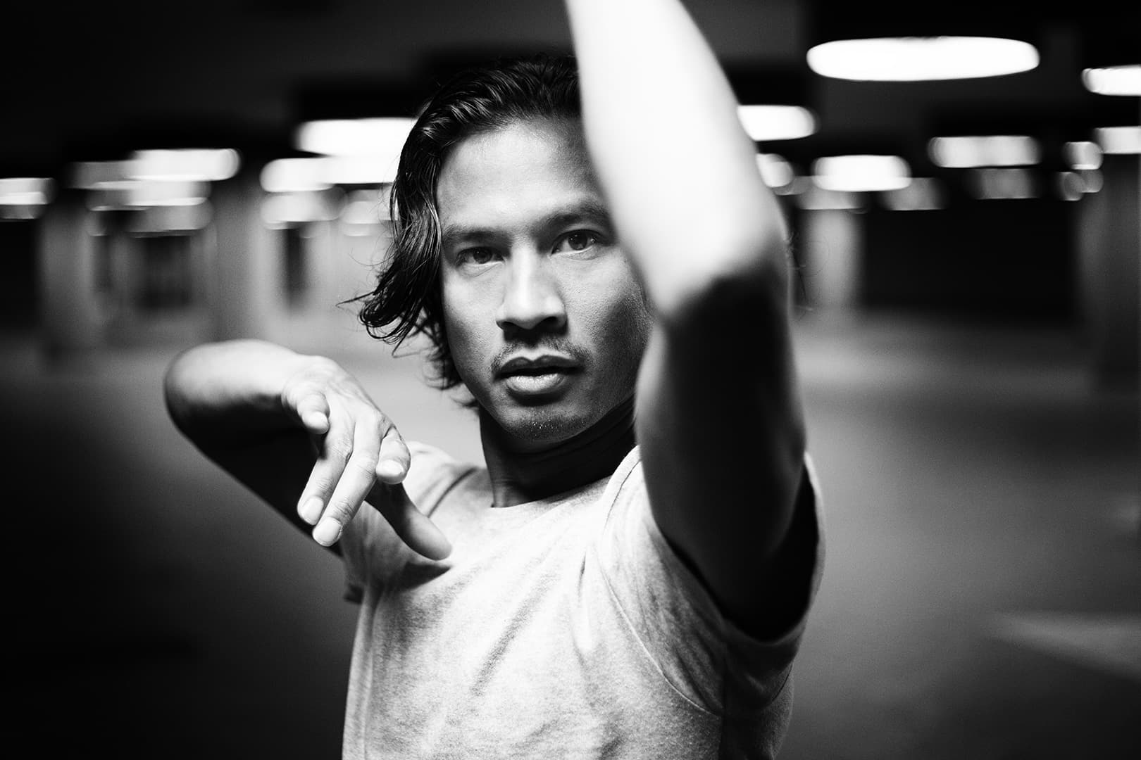 Portrait of Dancer Ruben Reniers in a dancing pose