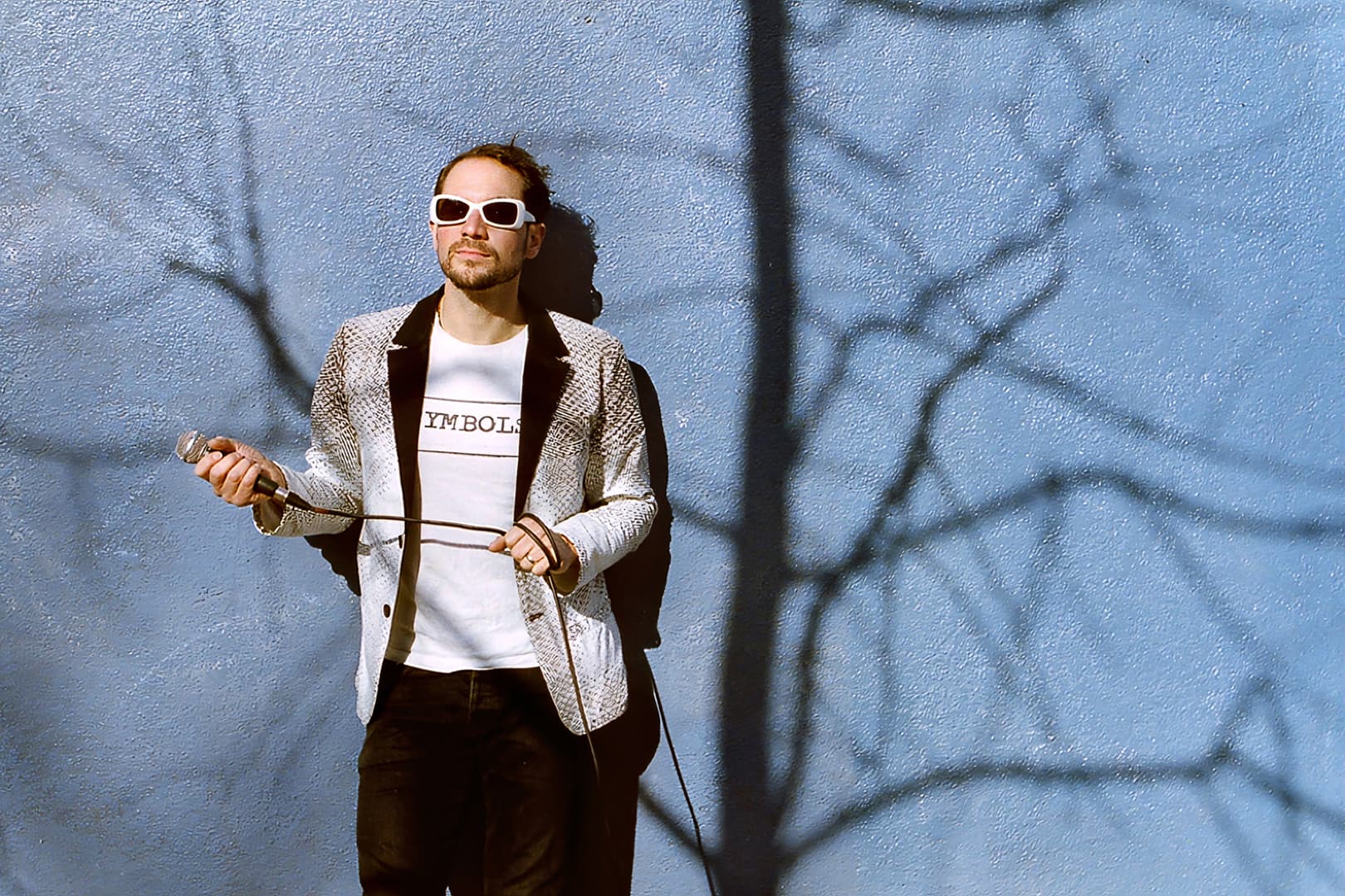 Photography of a musician with a microphone in his hands